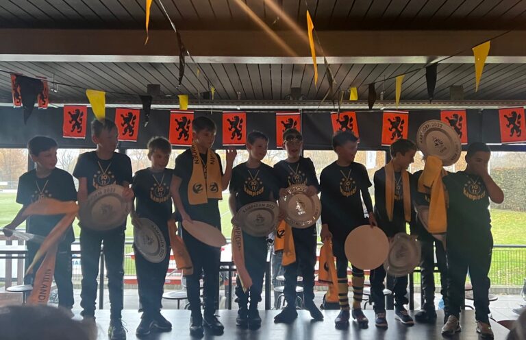 kartonnen kampioenschaal knvb