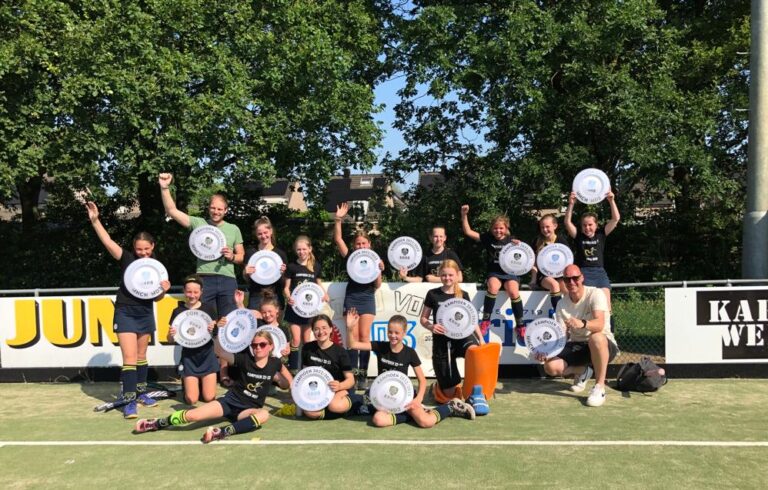 kartonnen kampioensschaal hockey